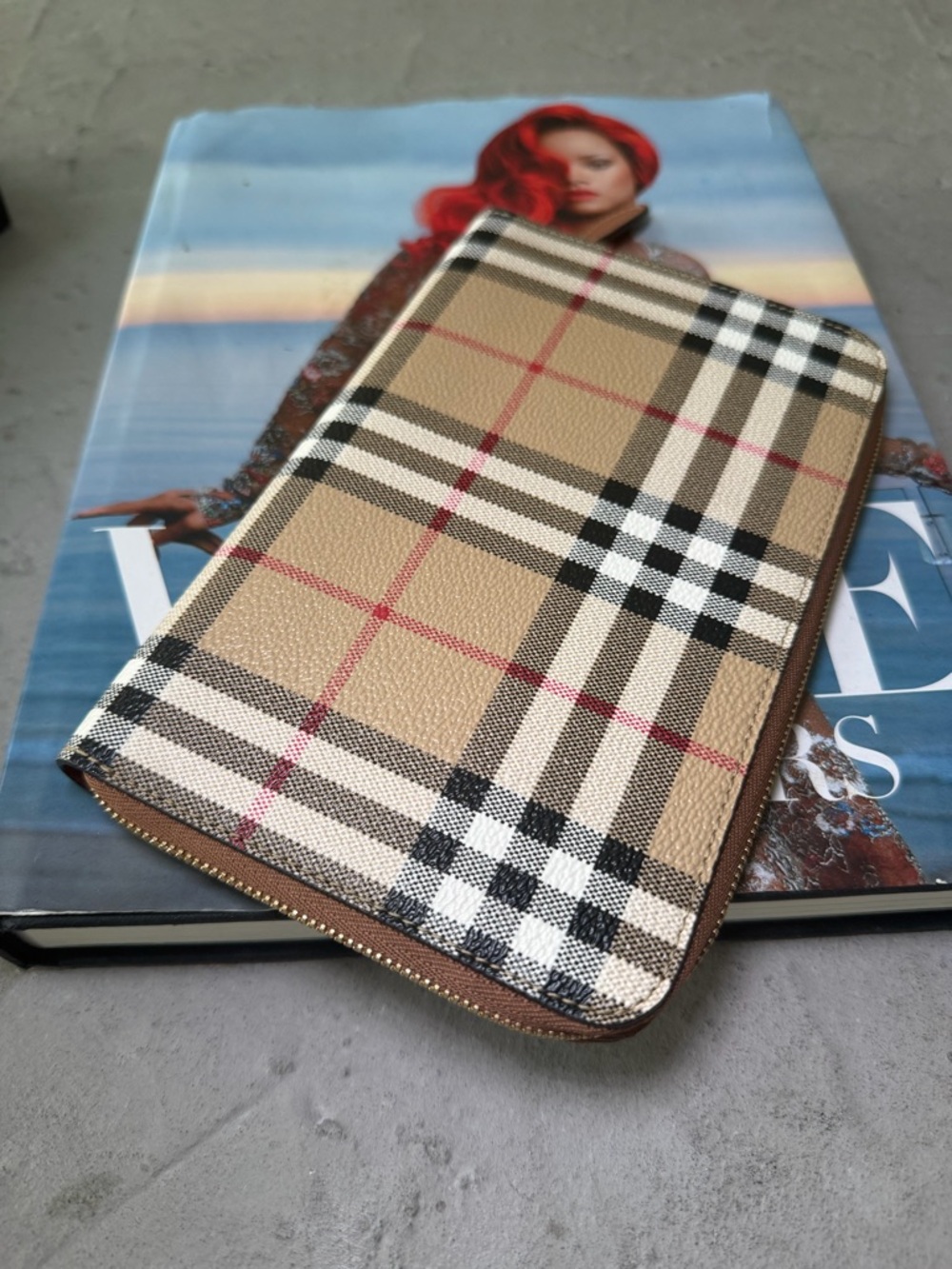 New BURBERRY Check Travel Wallet Long Wallet  inside zipper is damage - Picture 3 of 7
